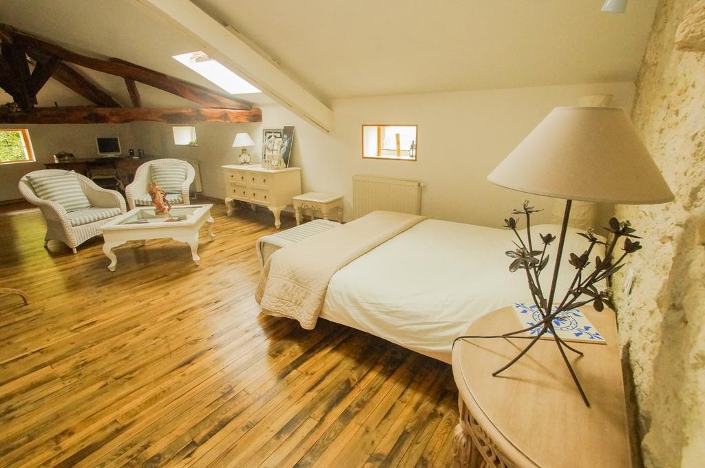 Chambres D'Hotes Domaine De La Rose Des Vents Castelnau-sur-lʼAuvignon Rom bilde
