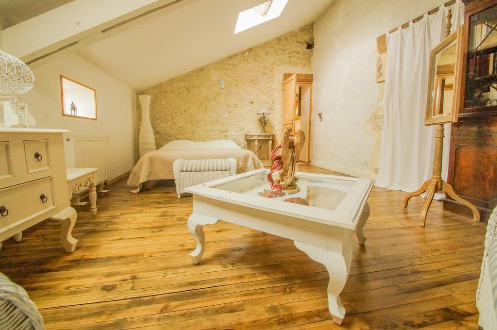Chambres D'Hotes Domaine De La Rose Des Vents Castelnau-sur-lʼAuvignon Rom bilde